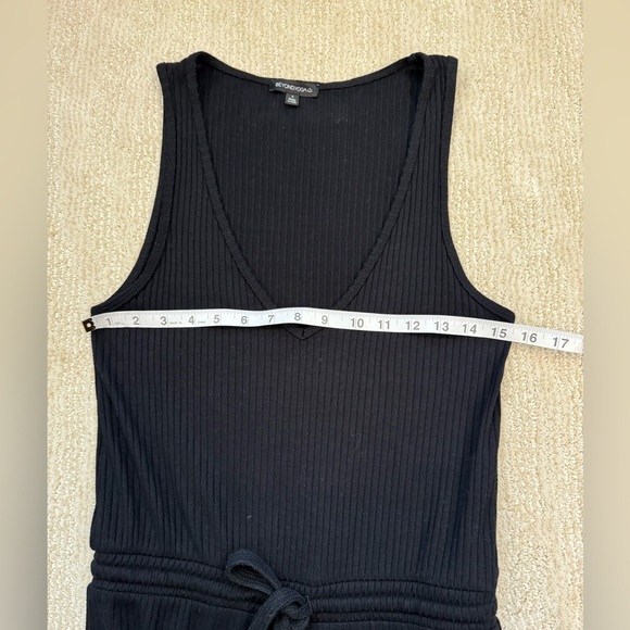 Beyond Yoga Jetsetter Jumpsuit in black S - Picture 7 of 11